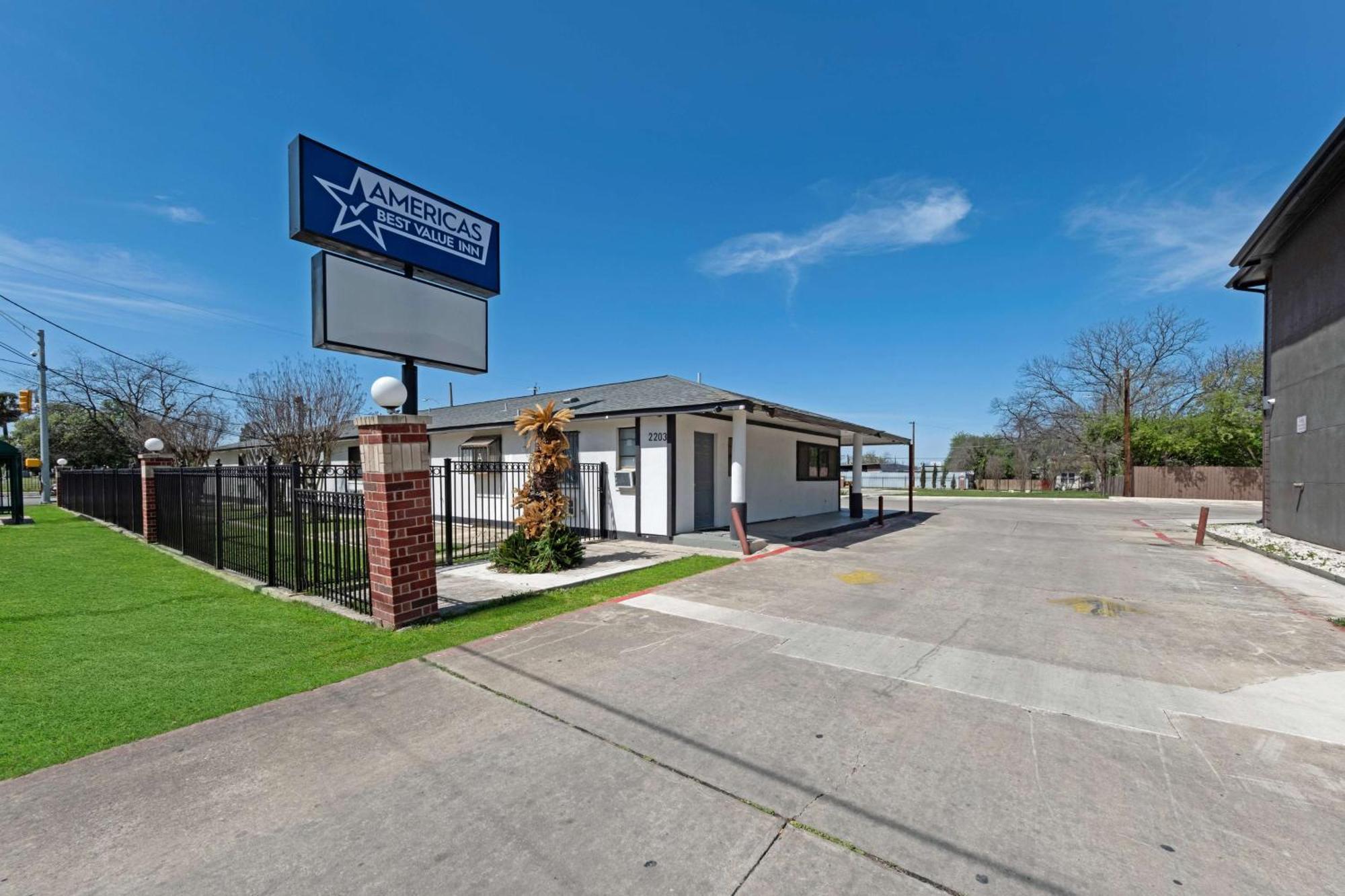Americas Best Value Inn San Antonio Downtown Riverwalk Extérieur photo